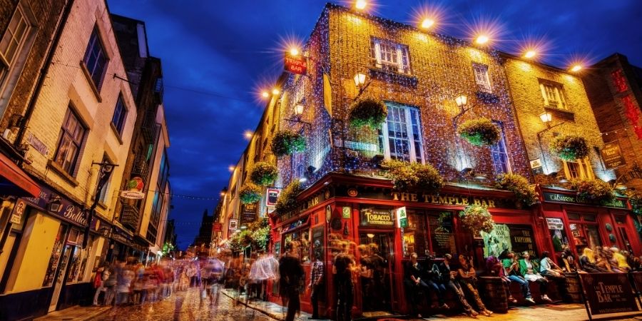 Algunos pubs y bares ofrecen alojamiento , Emigrar en Pareja Irlanda