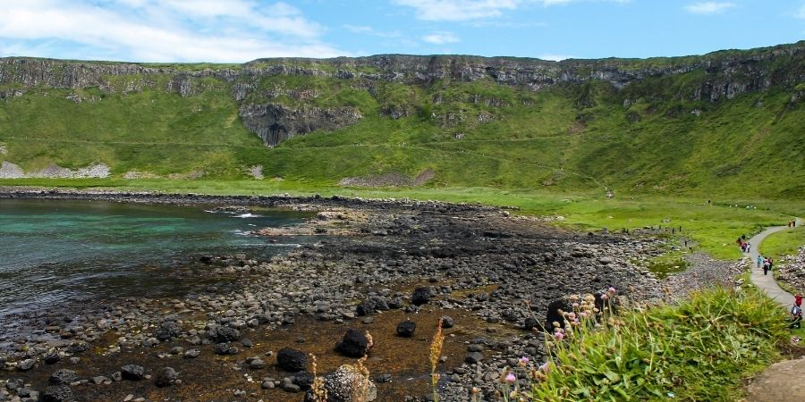 Paisaje de belfast, montañas que vivieron la historia de irlanda