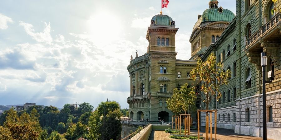 Suiza, uno de los mejores paises para los medicos con especialidad