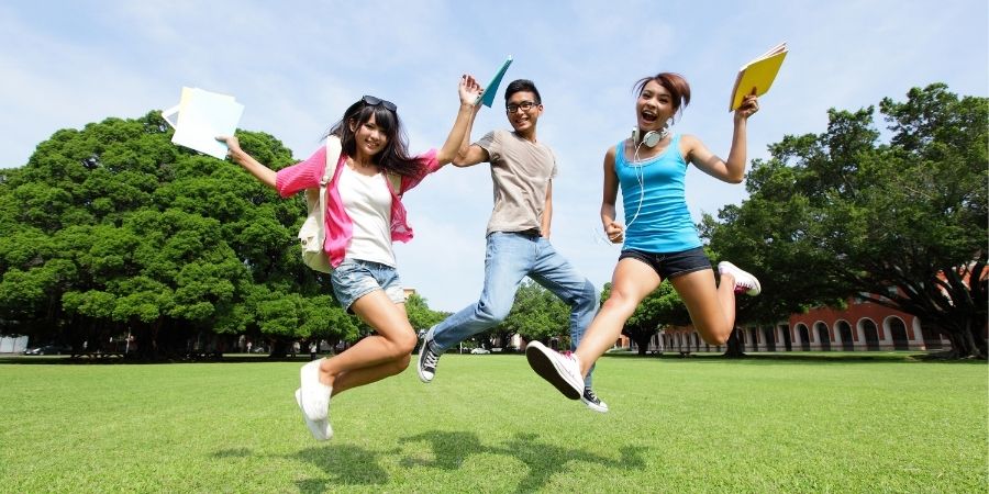 Estudiantes paraguayos felices de cursar inglés en Irlanda