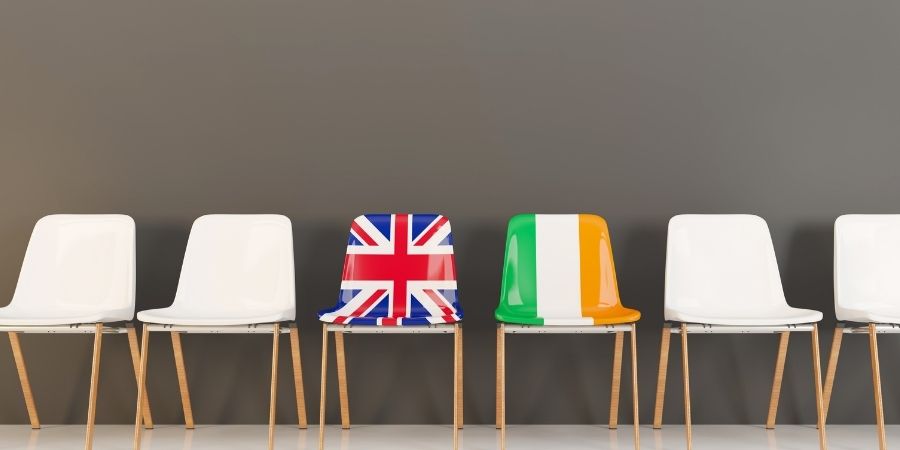 banderas en sillas Irlanda y Inglaterra Irlanda Economía